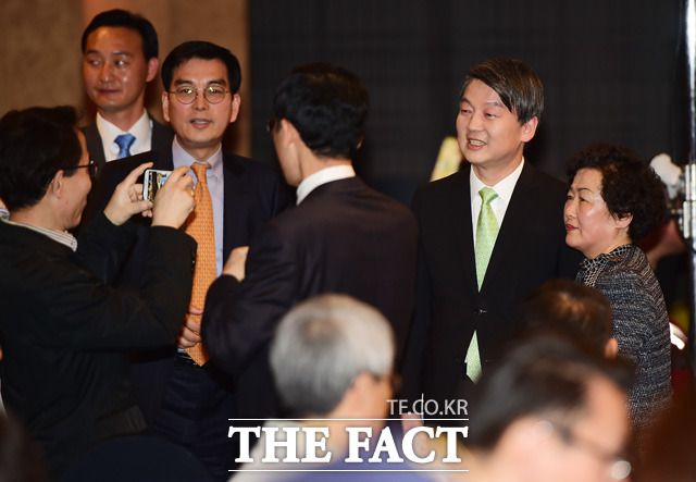 기념 사진은 서비스!