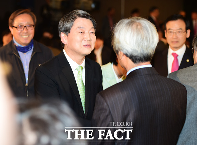 한국방송기자클럽 초청 토론회에 참석한 국민의당 안철수 상임공동대표
