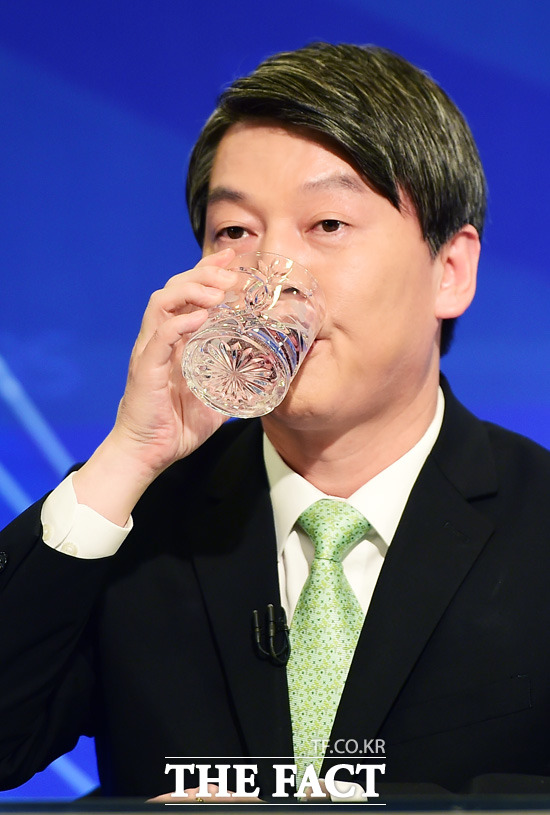 물 한잔 마시고 마무리 하겠습니다!