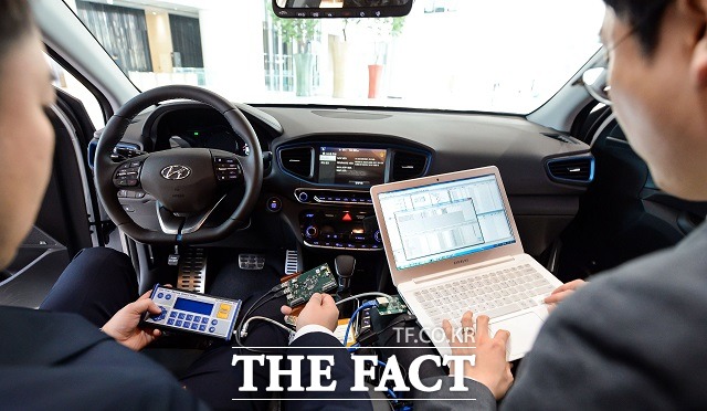 현대기아차가 5일 자동차가 모든 생활의 중심이 되는 카 투 라이프 시대를 주도하기 위해 초연결 지능형 자동차의 개발 콘셉트와 전략을 공개했다. / 현대기아차 제공