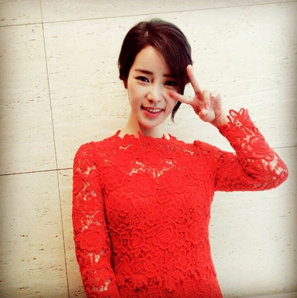 레드 드레스를 입은 임지연. 배우 임지연이 인스타그램에 한 장의 사진을 게재했다. /임지연 인스타그램