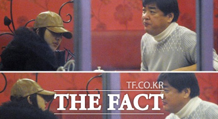 ▲ 강남의 한 쌀국수 집에서 담소를 나누며 식사를 하고 있는 수애(왼쪽)와 정태원 대표./배정한 기자