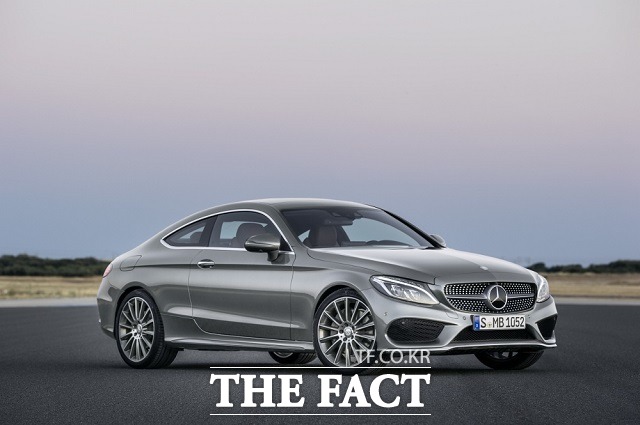 메르세데스-벤츠 코리아는 5일 더 뉴 C 200 쿠페를 국내 시장에 출시했다. / 벤츠 코리아 제공