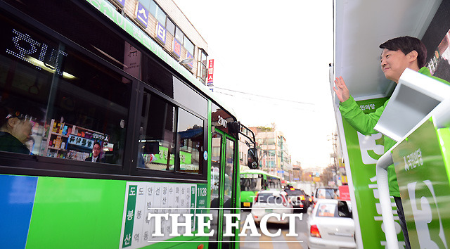 안철수 국민의당 상임공동대표는 여당 텃밭이자 야당의 불모지인 영남권에 머무른다./이새롬 기자