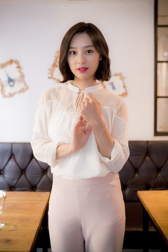 김지원이 말하는 진구. 김지원은 진구의 연륜과 유머에 대해 칭찬했다. /킹콩엔터테인먼트 제공