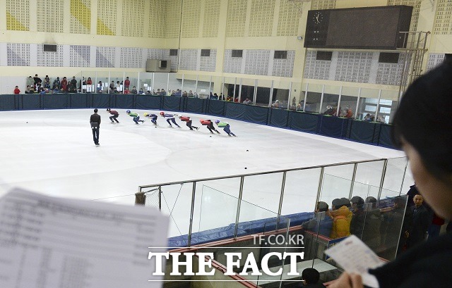 범죄 종목 쇼트트랙? 지난해 폭행, 음주 사건으로 논란을 낳은 한국 쇼트트랙이 이번엔 불법 스포츠 도박 파문에 휩싸이며 곤욕을 치르고 있다. /더팩트 DB
