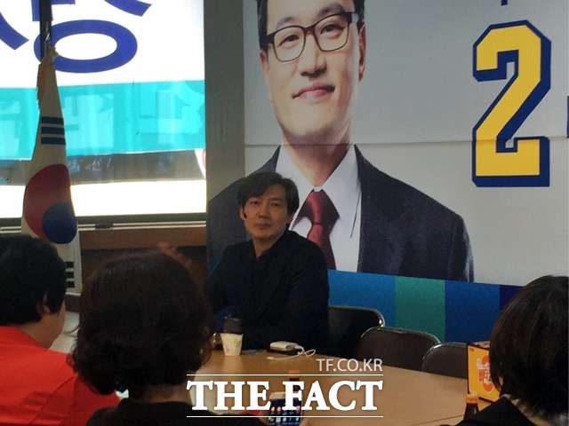 조국 서울대 교수가 주민토크콘서트에서 박 후보에 관해 설명하고 있다./박주민 선거사무소=서민지 기자