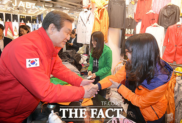 김무성 새누리당 대표는 이날 울산·부산·제주를 돌며 남쪽 유권자들에게 한 표를 호소한다./문병희 기자