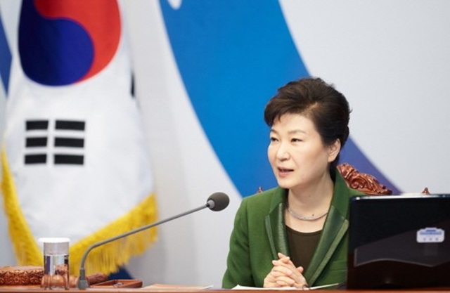 박근혜 대통령은 12일 국민 여러분께서는 이번 선거에서 나라의 운명은 결국 국민이 정한다는 마음으로 국민을 섬기고 나라를 위해 일하는 20대 국회를 만들어 주실 것을 당부드린다고 말했다.  /청와대 제공