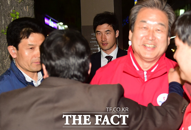 든든한 보디가드가 밀착 경호중!