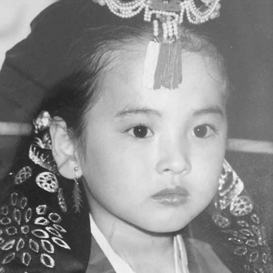 송혜교의 유년기. 배우 송혜교가 10일 인스타그램을 통해 어린 시절 사진을 공개했다. /송혜교 인스타그램