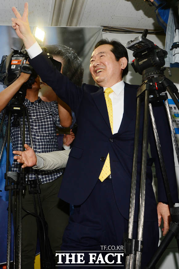 출구 조사는 2번의 승리!