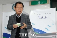 [TF포토] 투표하는 박철언 전 의원