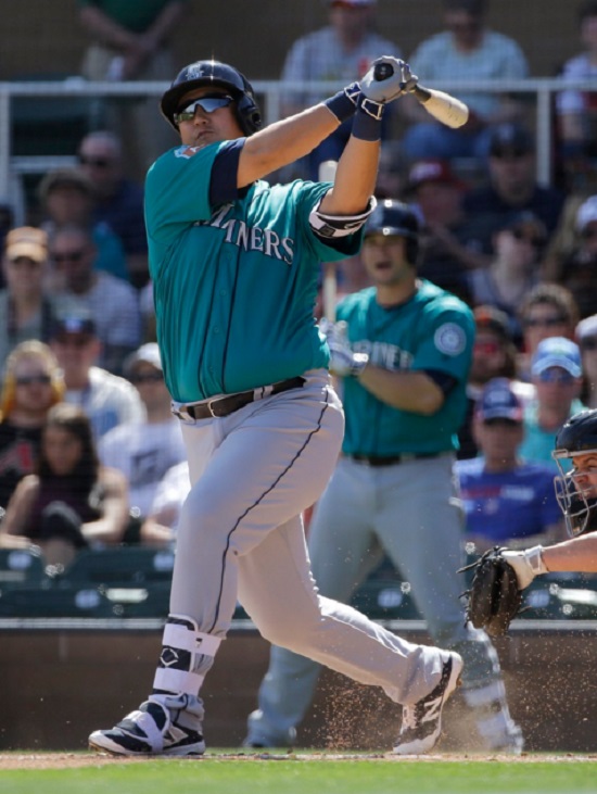 이대호 끝내기포! 이대호가 14일 텍사스와 홈 경기에서 10회 2사 1루에서 대타로 나서 끝내기 홈런을 터뜨렸다. / 시애틀 매리너스 트위터 캡처