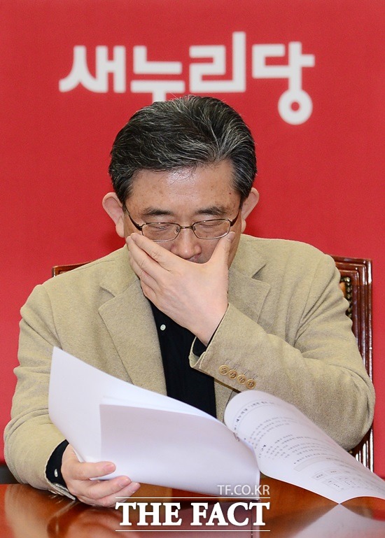 이한구 새누리당 의원이 15일 당 전국위원회 의장직 사의를 표명했다./이새롬 기자