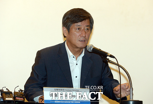 지난해 8월 부산시와 부산국제영화제의 갈등에 대해 언급하는 이용관 집행위원장. 이용관 집행위원장의 임기가 만료되면서 영화인들과 부산시의 갈등의 골은 더욱 깊어만 가고 있다. /더팩트 DB