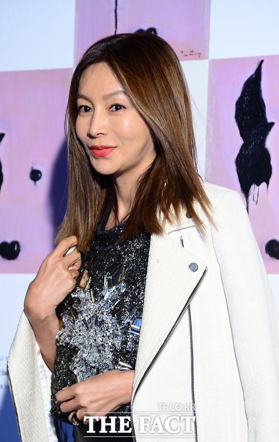 유명 방송작가, 추가 기소. 박 씨는 황신혜 홈쇼핑 사업을 내세워 사기를 친 혐의로 추가 기소됐다. /이새롬 기자