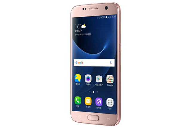 삼성전자는 20일 이동통신 3사를 통해 ‘갤럭시S7’과 ‘갤럭시S7엣지’ 핑크골드 모델을 출시한다고 밝혔다. /삼성전자 제공