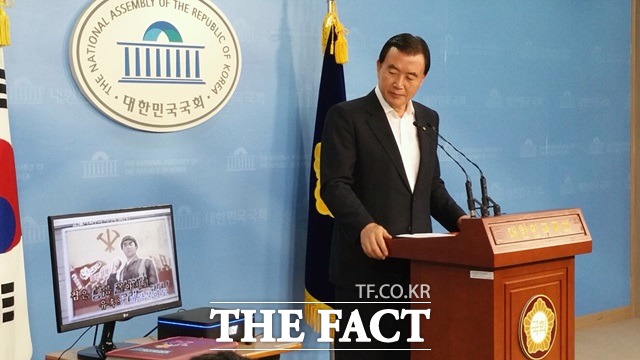 홍문표 새누리당 제1사무부총장(충남 홍성·예산)은 21일 반기문 유엔 사무총장의 대선 후보 대상자와 관련 국제적인 감각으로 봐서 아주 훌륭한 분이어서 대상자라고 볼 수 있다고 말했다. /오경희 기자