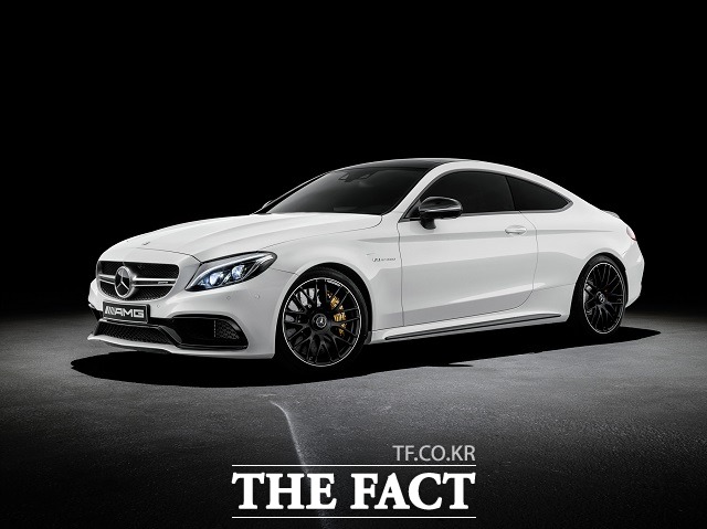 더 뉴 메르세데스-AMG C 63 쿠페는 기술적, 시각적으로 더욱 진보한 모델로 폭넓은 기술적 개선 요소가 집약됐다.