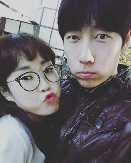 박슬기 예비 남편 셀카. 방송인 박슬기(왼쪽)가 결혼 발표 직후 예비 남편을 공개했다. /박슬기 인스타그램