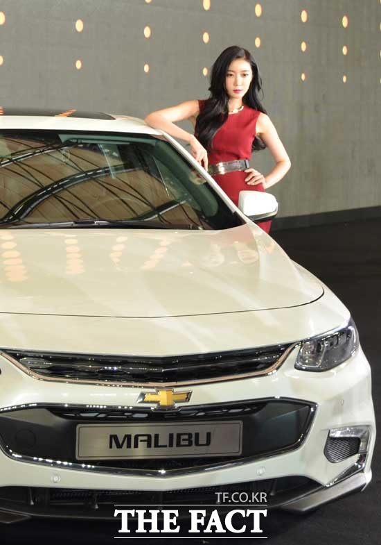 27일 오전 11시 한국지엠의 신형 말리부 발표회에서 슈퍼모델 권은진이 포즈를 취하고 있다. /고척스카이돔=장병문 기자