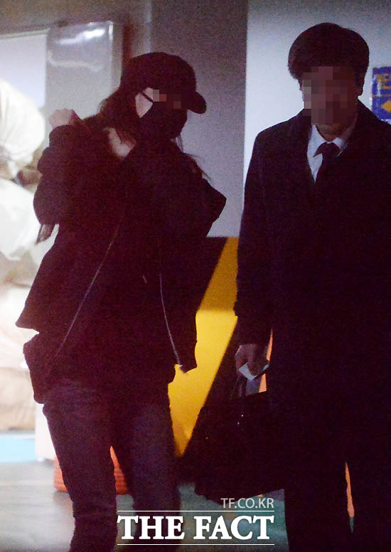 원정 성매매 혐의로 약식기소된 가수 C양. 원정 성매매 연예인과 재력가를 연결해준 브로커 강모씨가 혐의를 부인했다. /서울지검=문병희·이덕인 기자