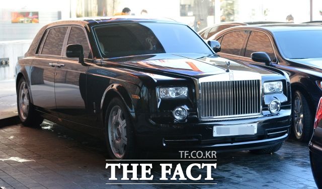 허 전 총재가 운전한 것으로 알려진 롤스로이스 팬텀 EWB은 기존 모델의 롱보디 모델로 차량 판매 가격만 7억5000만 원에 달한다. (위 사진은 기사 내용과 무관)