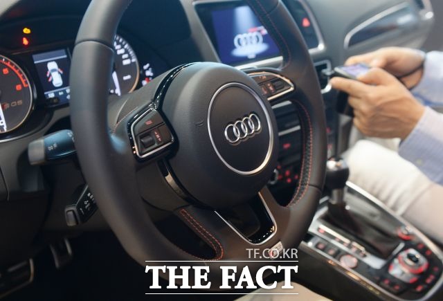 아우디 코리아는 29일 아우디 Q5 일부 차량에 대해 사이드 에어백 전개 시 운전자와 동승자가 상해를 입을 가능성이 있다며 리콜을 실시한다고 전했다. /더팩트 DB