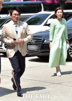 [TF포토] 이승철, 부인과 함께 김정은 결혼식 참석