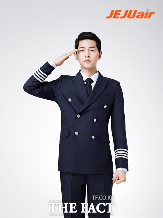 제주항공은 아시아시장 확대 전략의 일환으로 배우 송중기를 회사 새 모델로 발탁했다고 2일 밝혔다. /제주항공 제공