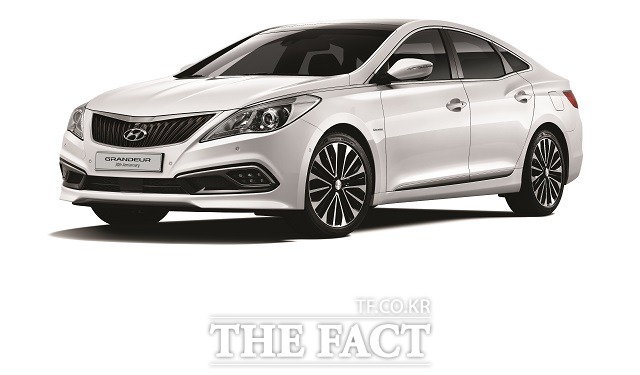 현대자동차가  그랜저의 탄생 30주년을 기념해 내외관 디자인 차별화는 물론 각종 고객 선호 고급 사양을 탑재한 한정모델 그랜저 더 타임리스를 출시했다고 3일 밝혔다. /현대자동차 제공