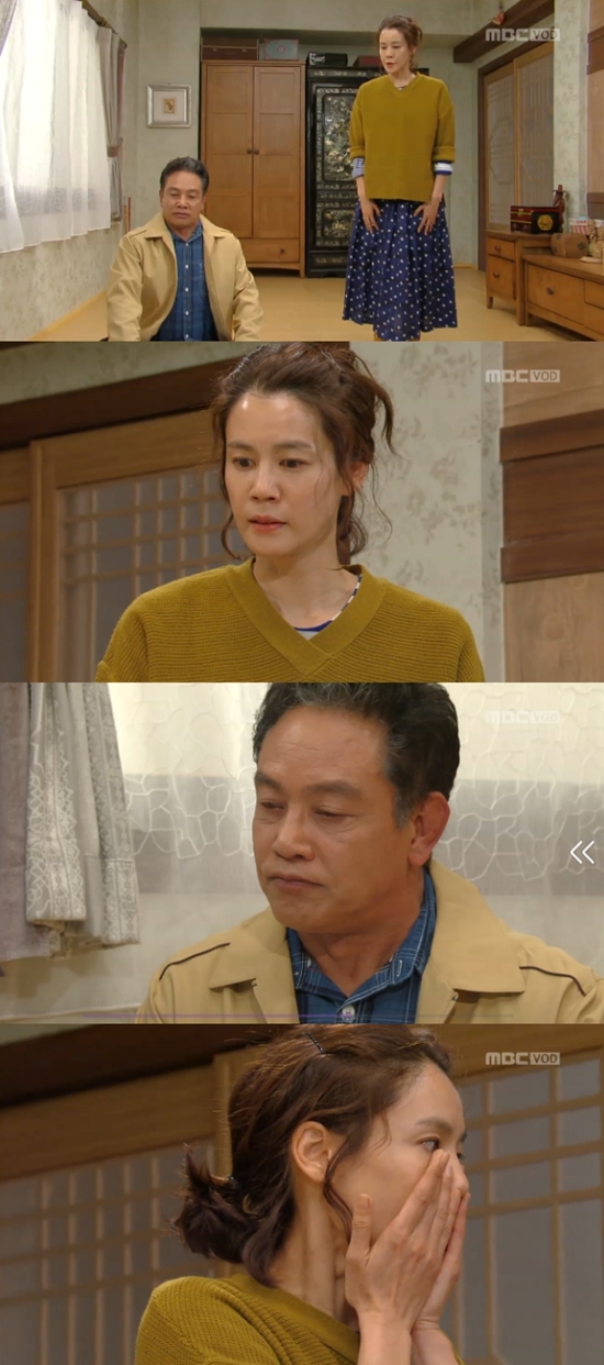 아들을 위해 며느리를 내친 (위에서 세 번째)김영철. 그는 가족을 위해 헌신한 며느리를 외면했다. /MBC 가화만사성 방송 화면 캡처