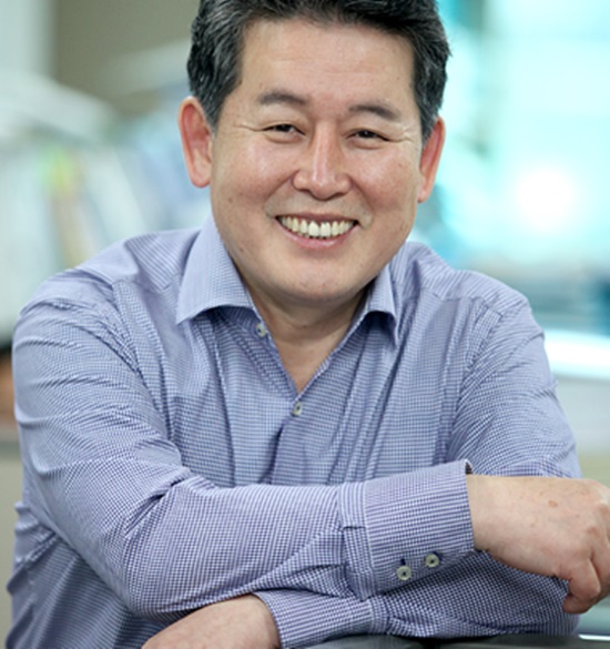 3일 김경협 더불어민주당 의원이 보좌진들로부터 월급 일부를 받은 혐의로 검찰 수사를 받고 있는 것으로 전해졌다./김경협 의원 누리집