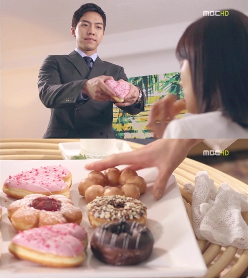 남한에서는 도넛만 먹고 삽네까? 과거 MBC 더킹 투하츠는 과도한 도넛 PPL로 논란이 일어났다. /MBC 더킹 투하츠 방송 캡처