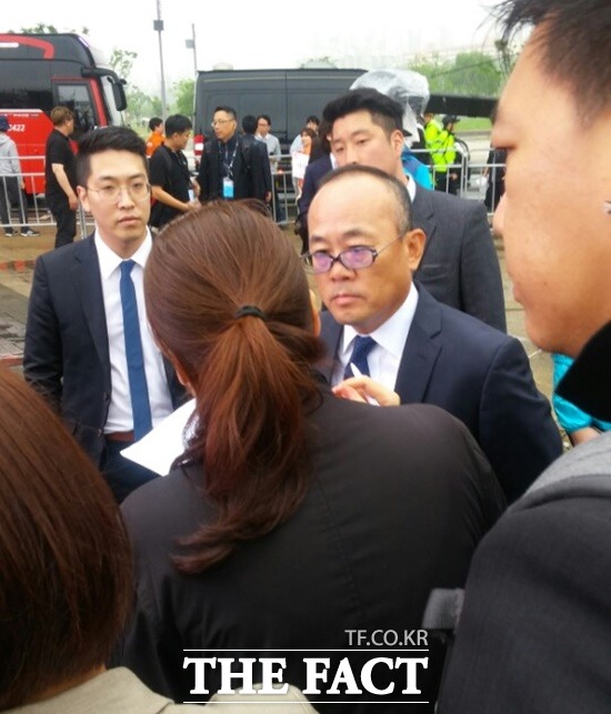 리다빙 중마이그룹 총재는 6일 서울 반포 한강시민공원에서 열린 삼계탕 파티에서 중국 내 삼계탕 홍보를 맡고 싶다는 뜻을 밝혔다. /반포=박대웅 기자