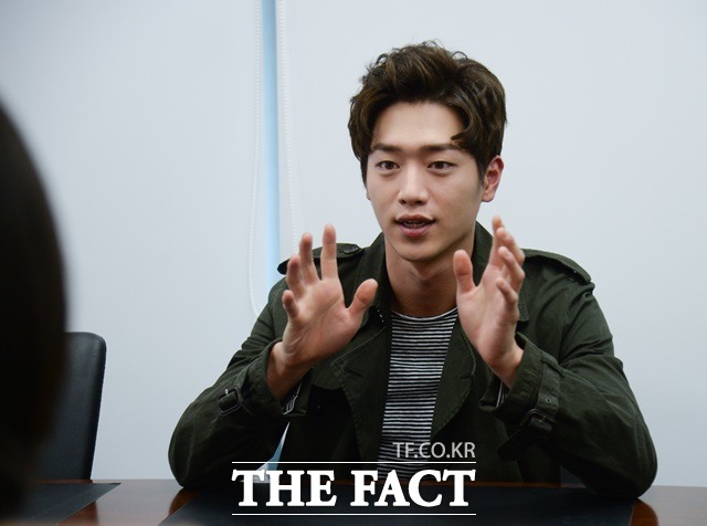 서강준, 엉뚱발랄한 반전 매력. 서강준은 진지한 인터뷰 도중 재치 있는 유머 감각을 발휘했다. /이효균 기자