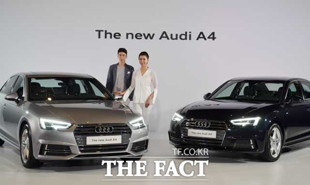 아우디코리아는 10일 오전 서울 중구 장충동 반얀트리 호텔에서 8년 만에 풀체인지된 더 뉴 아우디 A4 출시 행사를 열었다. 더 뉴 아우디 A4 옆으로 남녀 모델들이 포즈를 취하고 있다. /장충동 반얀트리 호텔=장병문 기자