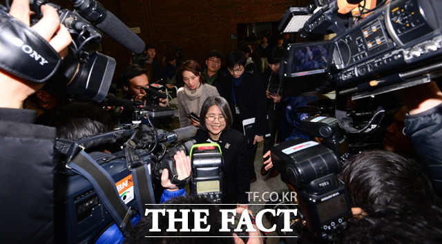 국민권익위원회가 일명 김영란법을 입법 예고한 가운데 재계 등 경제계는 우려의 목소리를 내고 있다. /더팩트DB