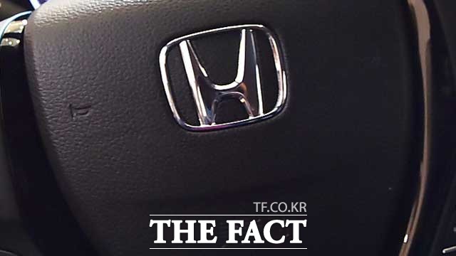 혼다 자동차가 다카타 에어백을 장착한 차량 2100만 대를 추가 리콜한다. 다카타 에어백은 고온다습한 환경에서 폭발 위험이 확인됐다. /더팩트 DB