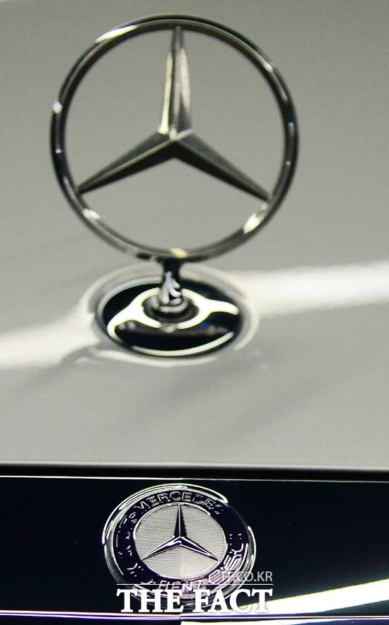 메르세데스-벤츠 코리아는 E-클래스의 국내 인기를 이어가기 위해 다음 달 신형 E-클래스(10세대) 출격을 준비하고 있다. /더팩트 DB