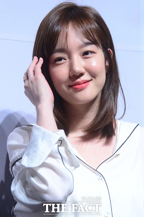 결혼설에 휘말린 임수정. 배우 임수정 소속사 YNK엔터테인먼트 측이 오는 28일 결혼설은 사실무근이라고 밝혔다. /남윤호 기자