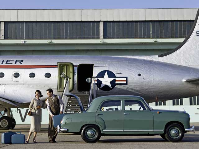 1953년 8월 출시한 메르세데스-벤츠 180모델은 엔진 룸과 차실, 트렁크 등 3개가 독립된 현대적 3-박스 디자인을 갖춘다. /메르세데스-벤츠 코리아 제공