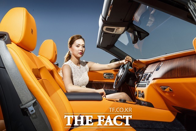 국내 시장에 첫발을 내디딘 롤스로이스 던의 판매 가격은 4억4900만 원(VAT 포함)이다.