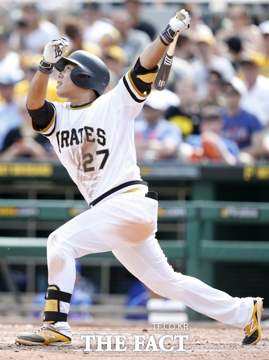 강정호 시즌 5호 홈런 폭발! 강정호가 19일 애틀랜타전에서 상대 마무리 비스카이노를 상대로 시즌 5호 홈런을 터뜨렸다. 지난 16일 컵스전 이후 두 경기 연속 클로저를 상대로 나온 홈런이다. / 더팩트 DB