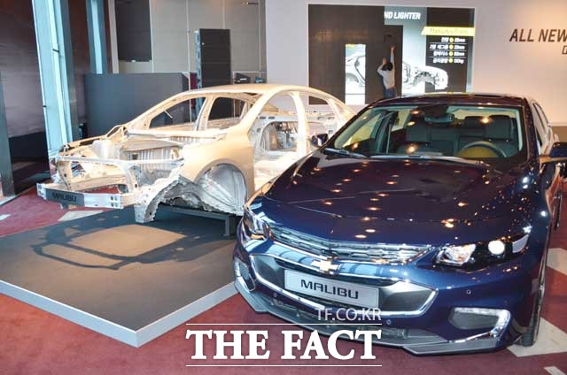 포스코로부터 공급받은 강판을 사용한 쉐보레 올 뉴 말리부는 미국 도로교통안전국에서 실시한 안정성 평가에서 최고 등급을 받았다. /더팩트 DB