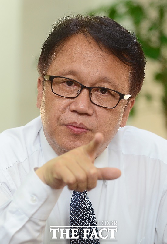 민병두 더불어민주당 의원은 25일 페이스북에 반기문 유엔 사무총장은 본인 의사와 관계없이 새누리 친박(친박근혜) 대통령 후보로 내정돼 있다고 주장했다./이새롬 기자