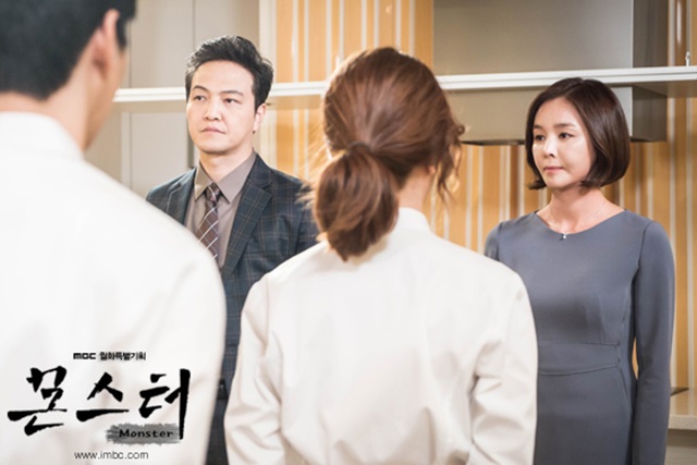 몬스터 모경신 역의 김세아. MBC 월화드라마 몬스터 측은 김세아(오른쪽)는 원래 8회부터 하차라고 입장을 밝혔다.