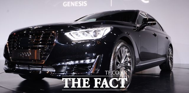 현대차의 고급 브랜드 제네시스는 오는 7월 기존 제네시스(DH) 후속으로 부분 변경한 G80을 출시한다. 이 차량은 EQ900 이후 제네시스의 두 번째 라인업이다. 사진은 EQ900의 모습 /더팩트DB