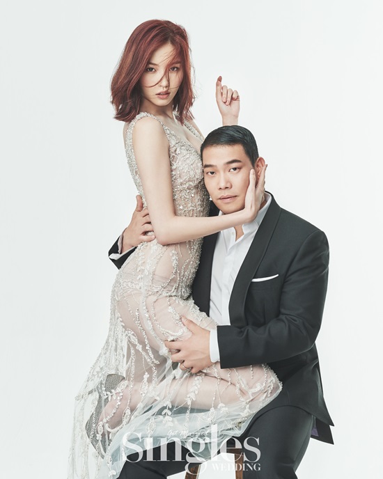 지난해 결혼한 이찬오(오른쪽)와 김새롬. 김새롬은 이찬오의 외도 논란이 불거진 것에 대해 죄송하다고 말했다. /싱글즈 제공